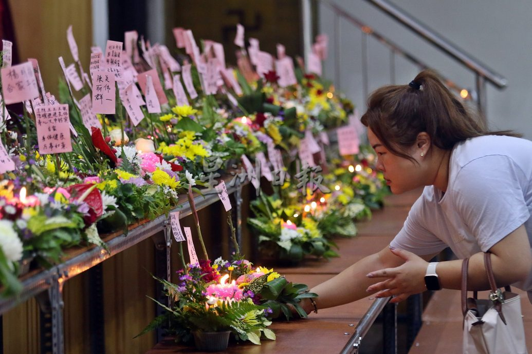 佛总卫塞迎佛游行准备好了 龙凤呈祥花车献祝福