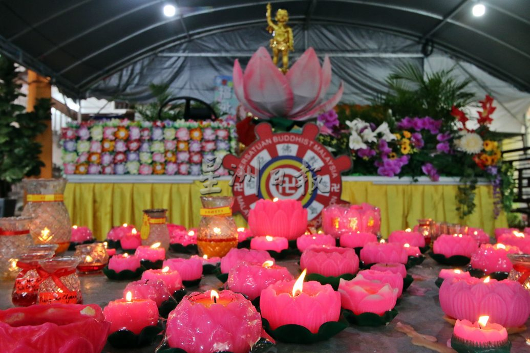 佛总卫塞迎佛游行准备好了 龙凤呈祥花车献祝福