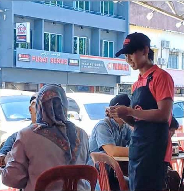 侍应生SPM获9A佳绩！“牢记父死前嘱咐发奋图强”