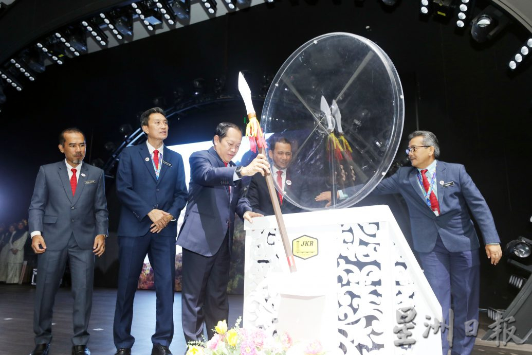 全国/工程部争取明年道路维修预算增至40亿令吉!