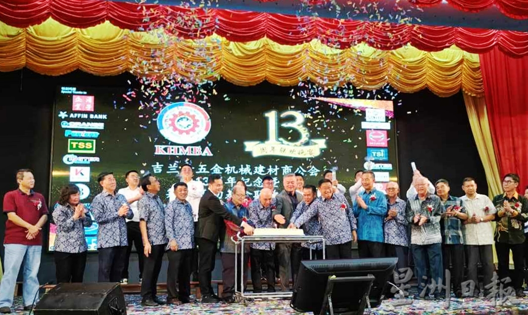 马来西亚五金机械建材联合总商会总会长拿督威拉曾年樑希望政客们不要为了自己的利益而做一些小动作,忽略了族群的利益。