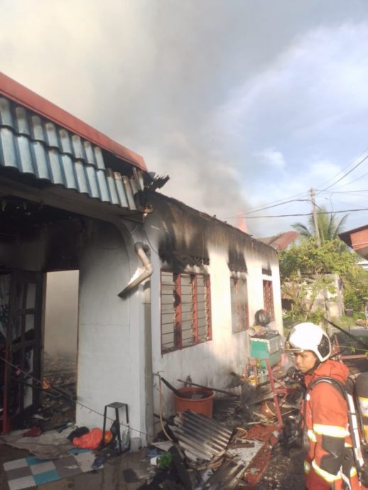 加影蕉赖12里民宅失火,2户人成火灾灾黎