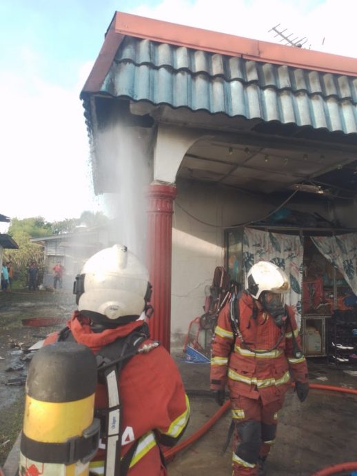 加影蕉赖12里民宅失火,2户人成火灾灾黎