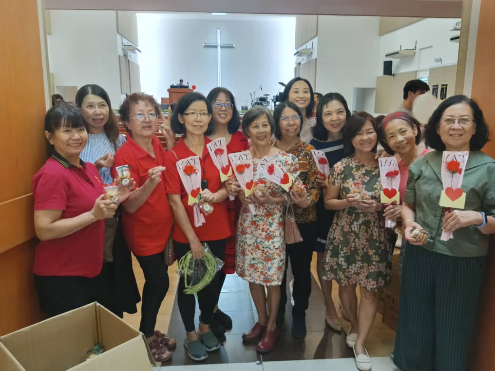 卫理公会契庆双亲节 10少年煮午餐献父母