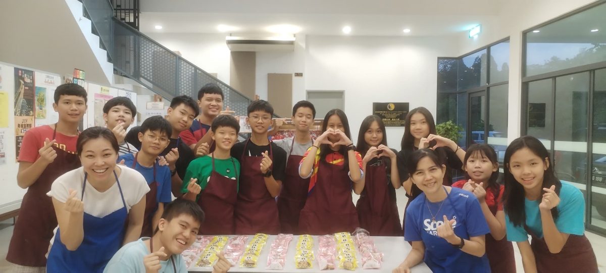 卫理公会契庆双亲节 10少年煮午餐献父母