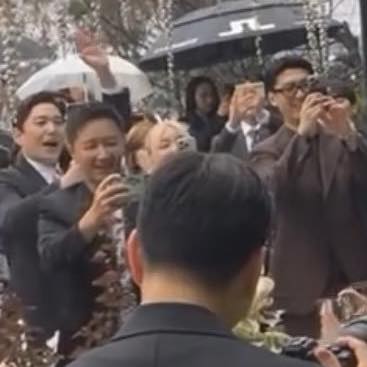 厉旭婚礼SJ全员到齐 网喊:活久见