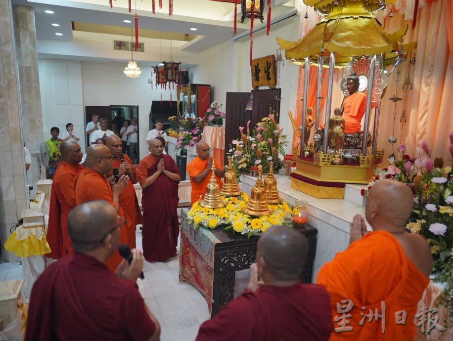 古城版//封面主文 卫塞节游行