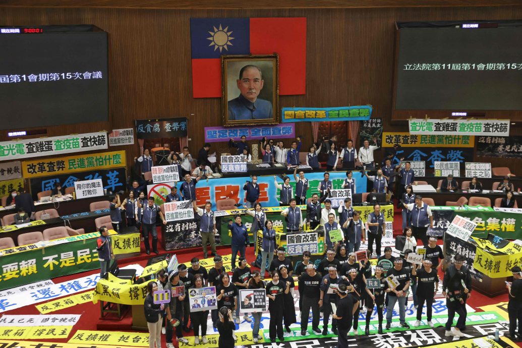 台湾立法院改革法案续审朝野再吵翻天 蓝白力拼周二三读通过