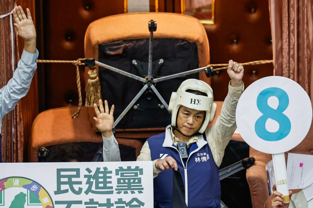 台湾立法院改革法案续审朝野再吵翻天 蓝白力拼周二三读通过