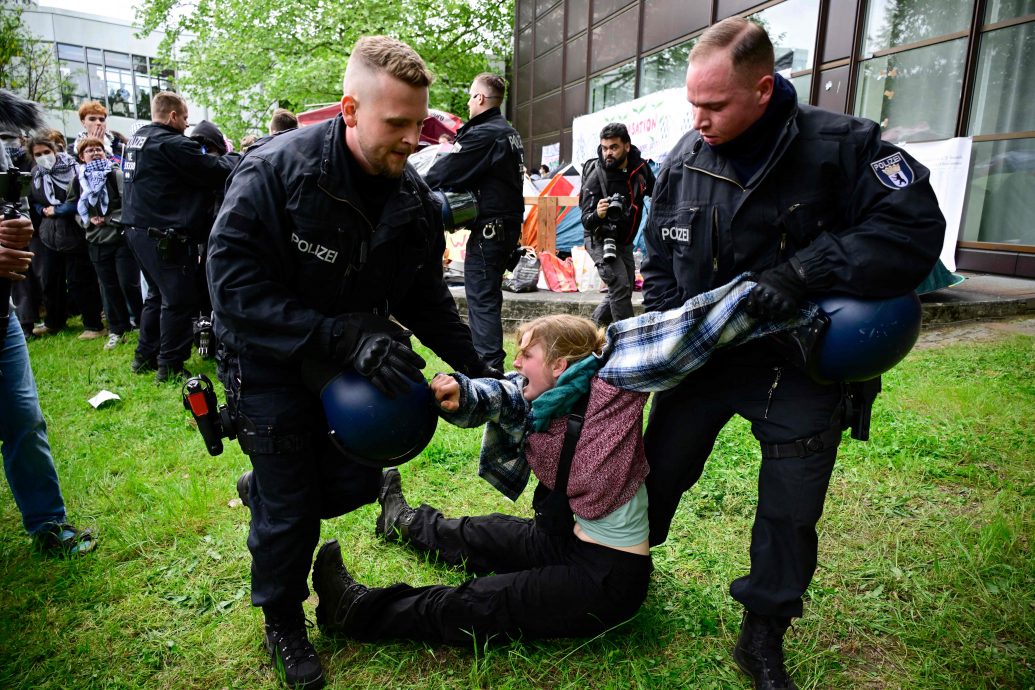 各地大学挺巴抗议 美MIT示威者夺回营地 荷兰逮捕逾120人