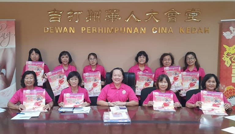 吉华堂妇女组五一献爱心 24日派100份物资