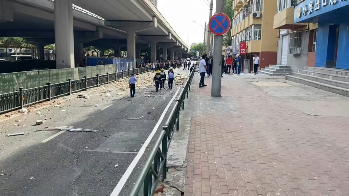 哈尔滨住宅气炸多个单位被毁 传有人飞落街