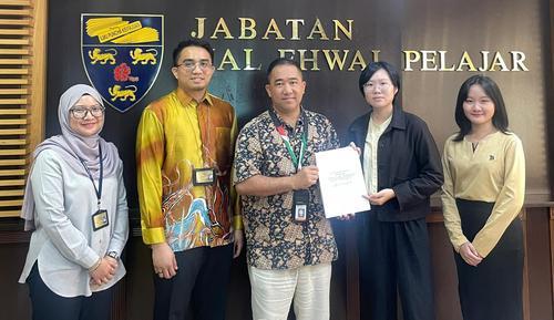 马大女研社控诉校方态度傲慢