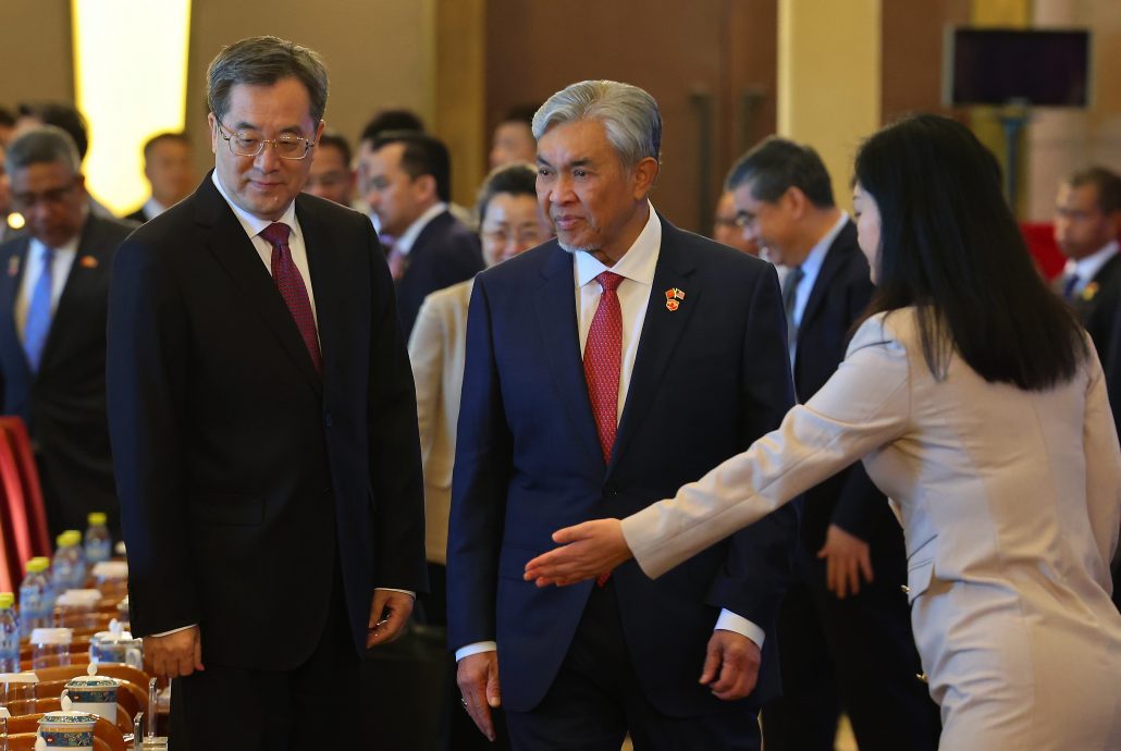 夜报版本//扎希:中同意延长 访华免签增至30天