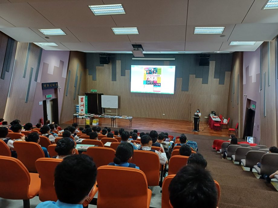 大都会/早报头/星洲日报“学生阅报计划”列车开到黎明华小