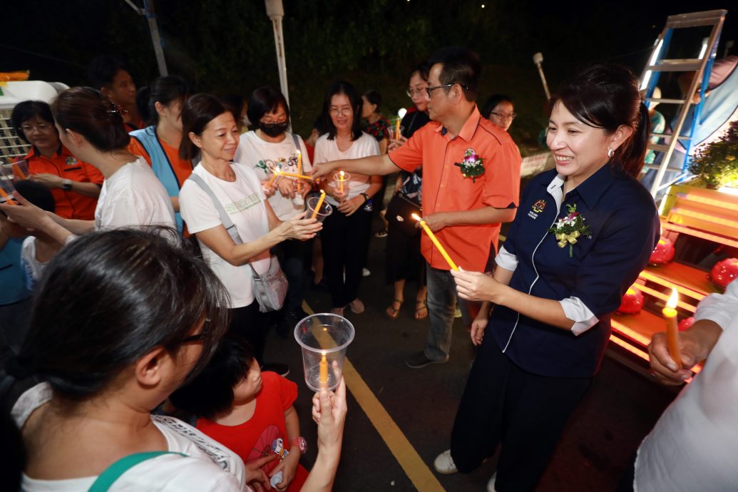 大都会/沙登佛教会复办已停办5年的卫塞节花车游行/10图