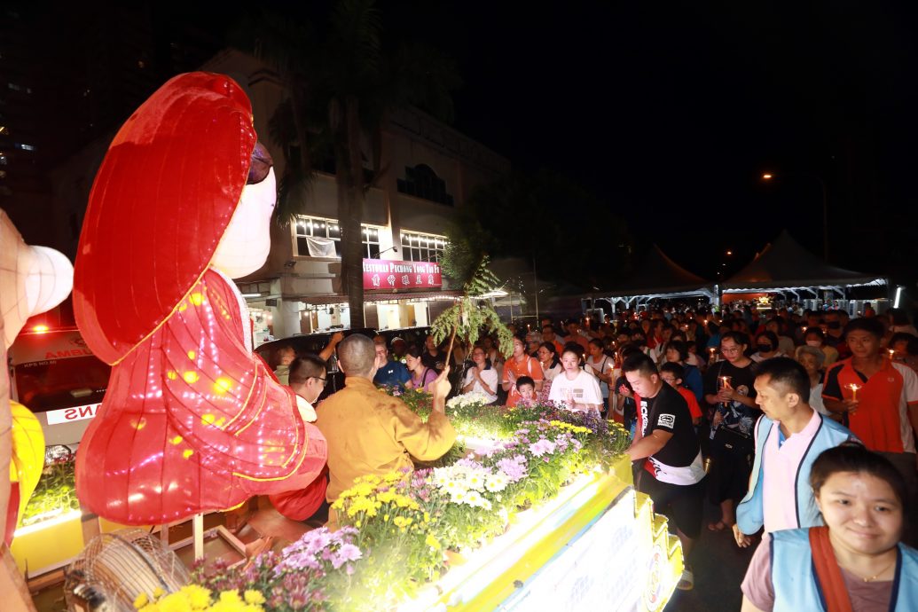 大都会/沙登佛教会复办已停办5年的卫塞节花车游行/10图