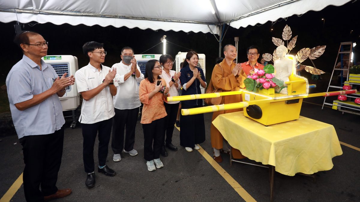 大都会/沙登佛教会复办已停办5年的卫塞节花车游行/10图