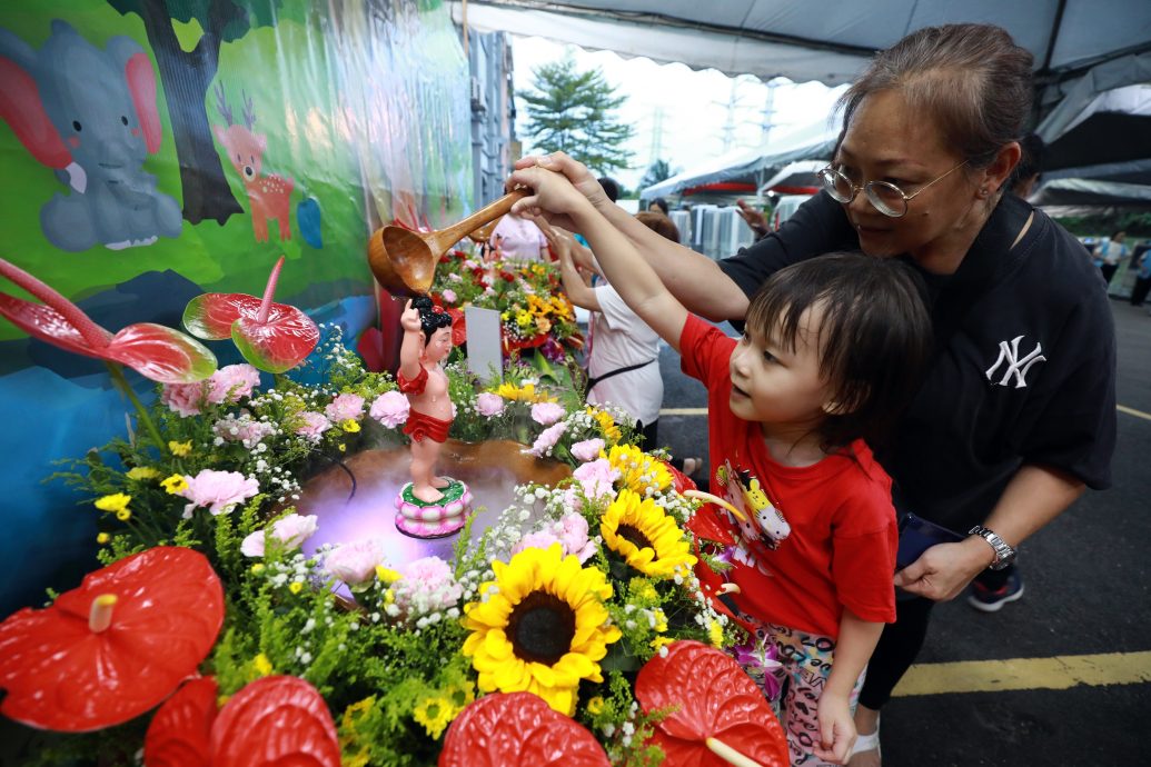 大都会/沙登佛教会复办已停办5年的卫塞节花车游行/10图