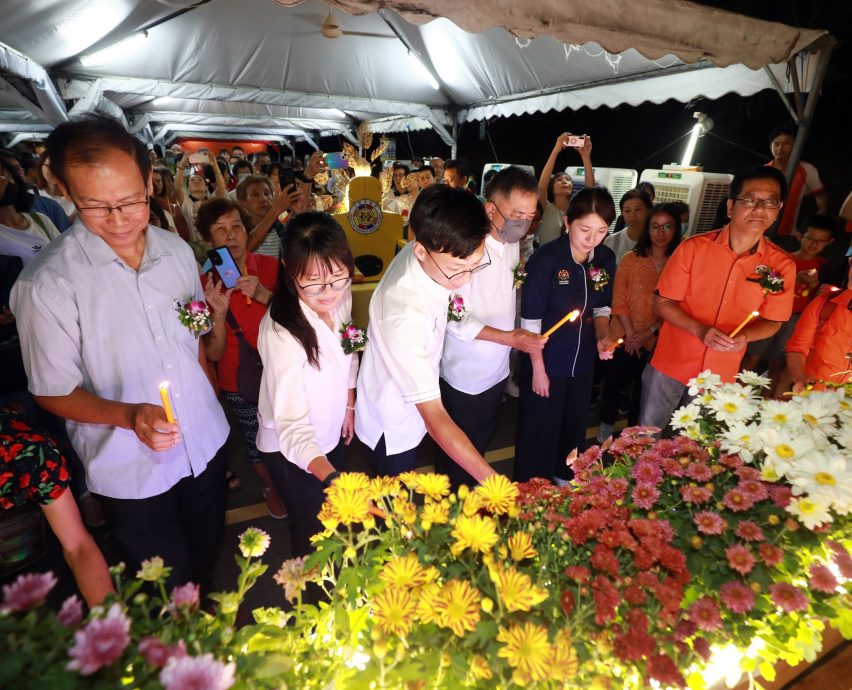 大都会/沙登佛教会复办已停办5年的卫塞节花车游行/10图