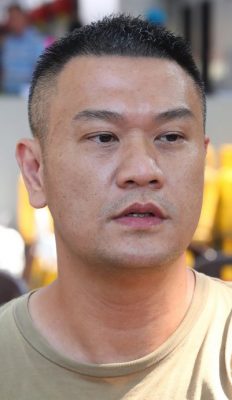 大都会/封面/跟进大城堡商业区非法霸占停车位/10图