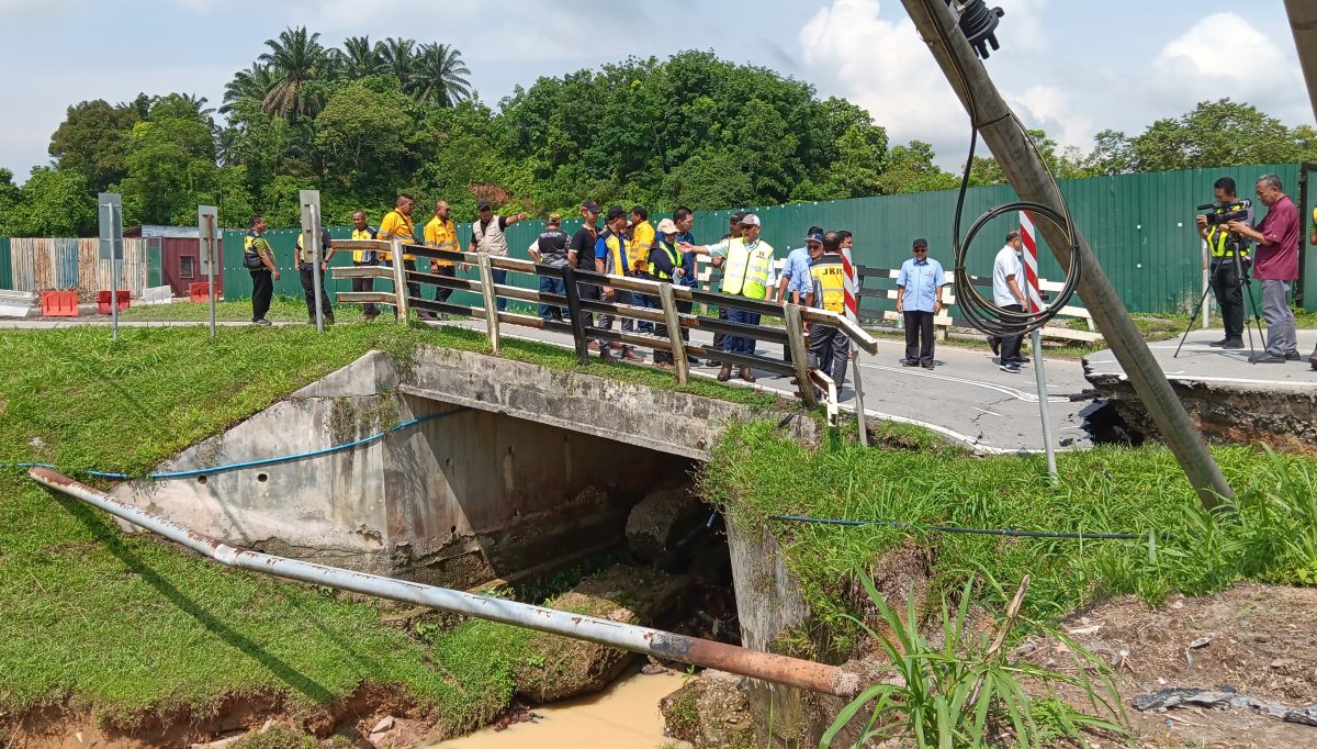 大都会/断桥位置搭建临时铁桥解决通车,重建小桥需耗时2年/7图
