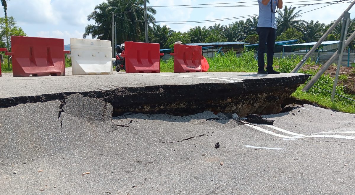 大都会/断桥位置搭建临时铁桥解决通车,重建小桥需耗时2年/7图
