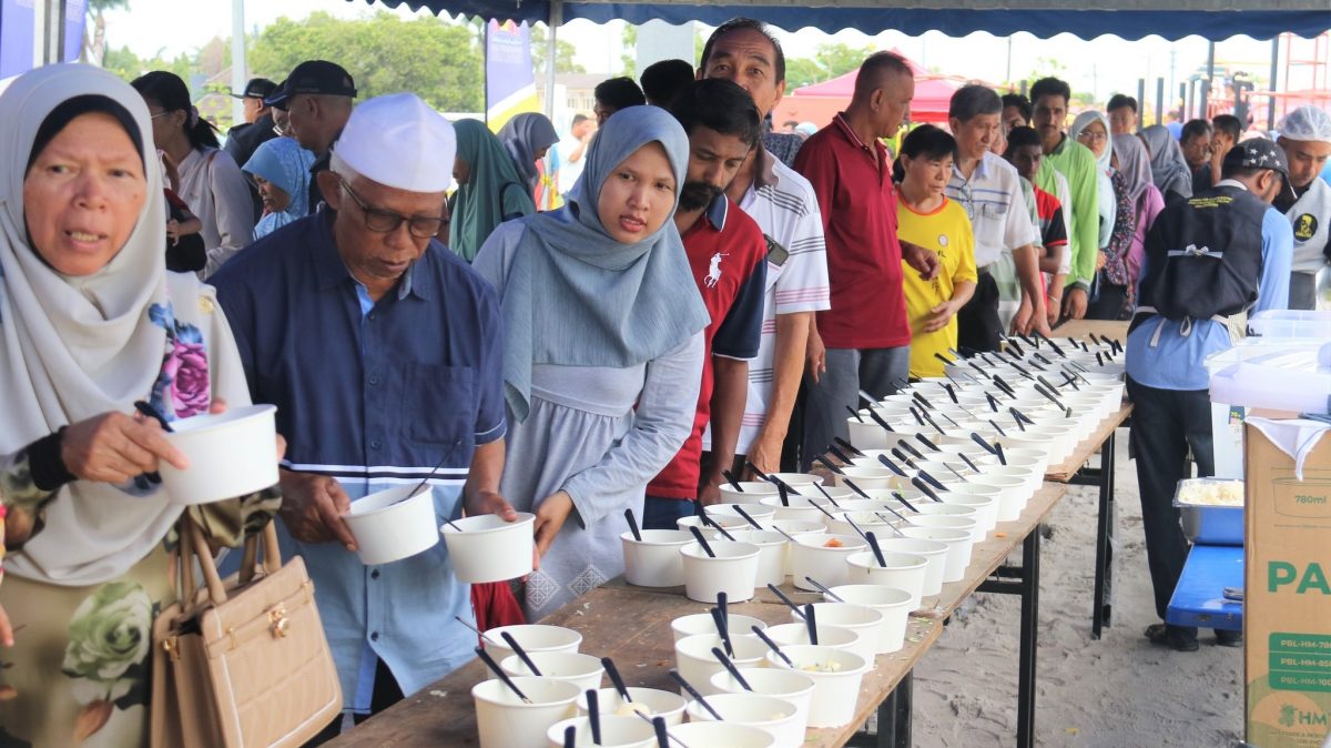 大都会：瓜冷市议会一小时内派完2024份罗惹打破大马纪录／4图