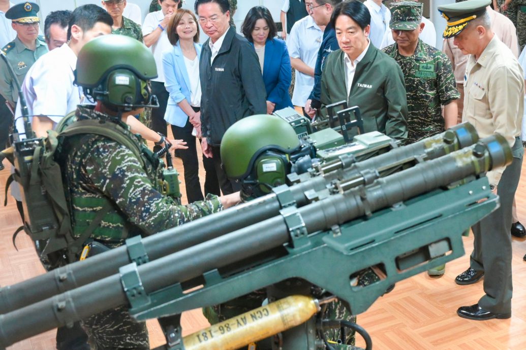 天下事主文 换文) 痛击赖南部台独大本营 中学者:演习阻台生存三条线