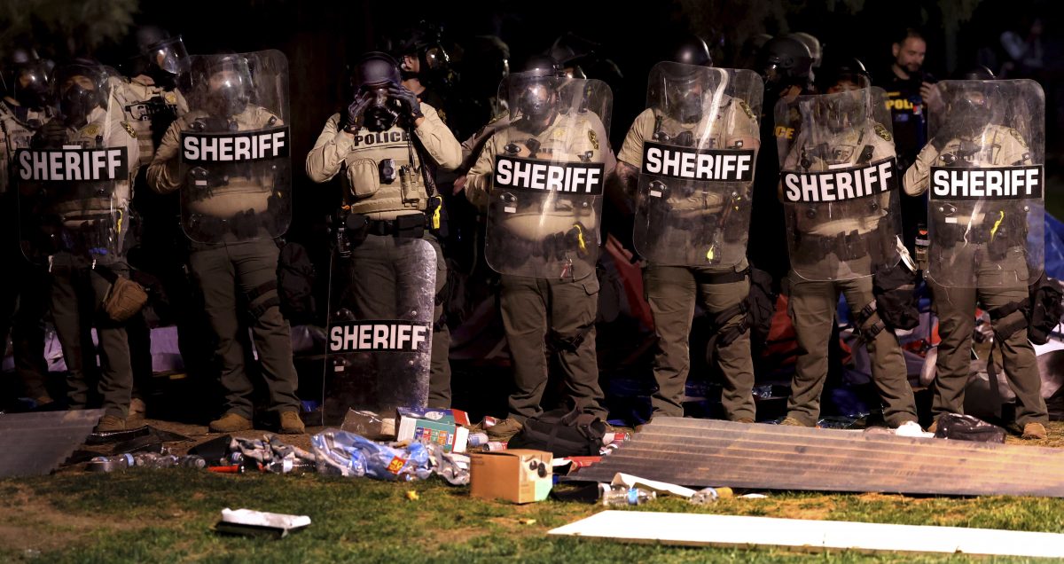 天下事)美大学反战示威升温  两阵营发生肢体冲突 警射橡胶子弹 