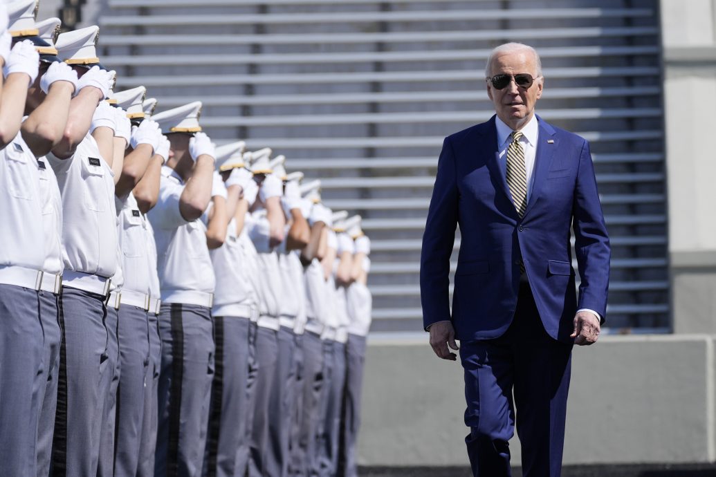 头) 拜登表态维护台海和平 乐意武力保卫盟友