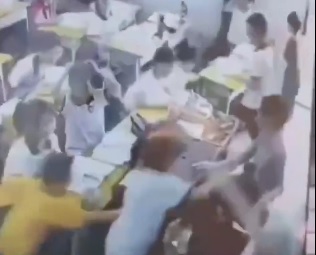 女师带头霸凌 教唆26学生打同窗