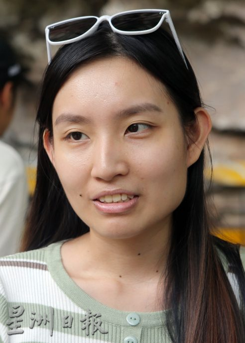 学校假期开始怡现人潮 游山玩水喝咖啡