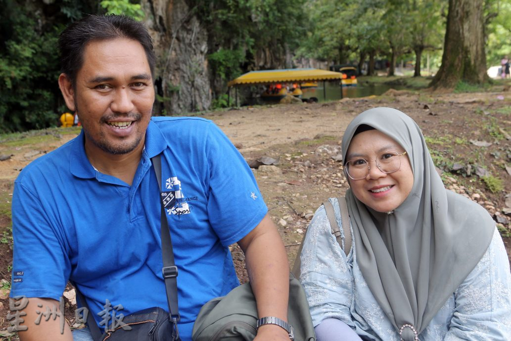 学校假期开始怡现人潮 游山玩水喝咖啡