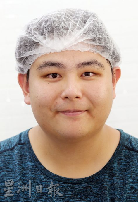 学校假期开始怡现人潮 游山玩水喝咖啡