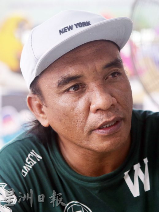 学校假期开始怡现人潮 游山玩水喝咖啡