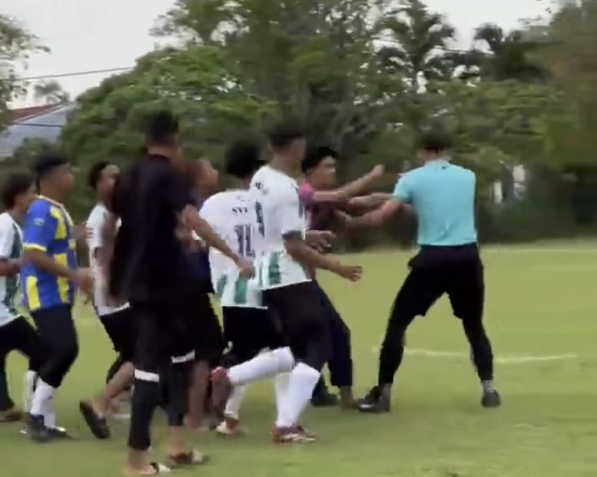 学生欲围殴裁判  男足学联赛不安宁