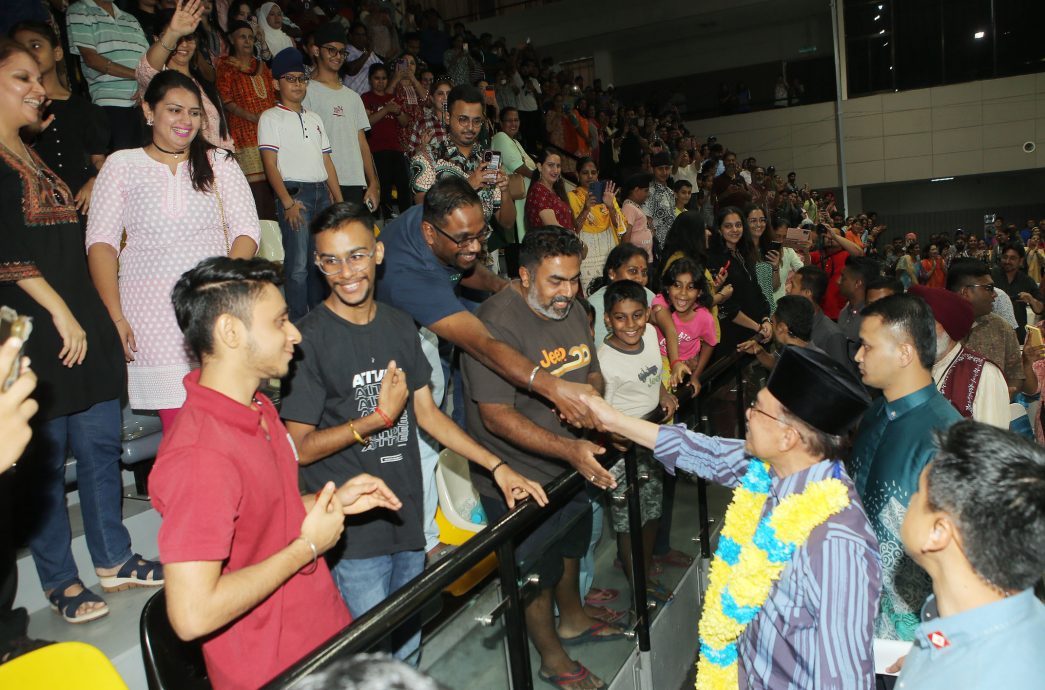 安华到怡保和选区趴趴走 分秒必争 赶6场活动 