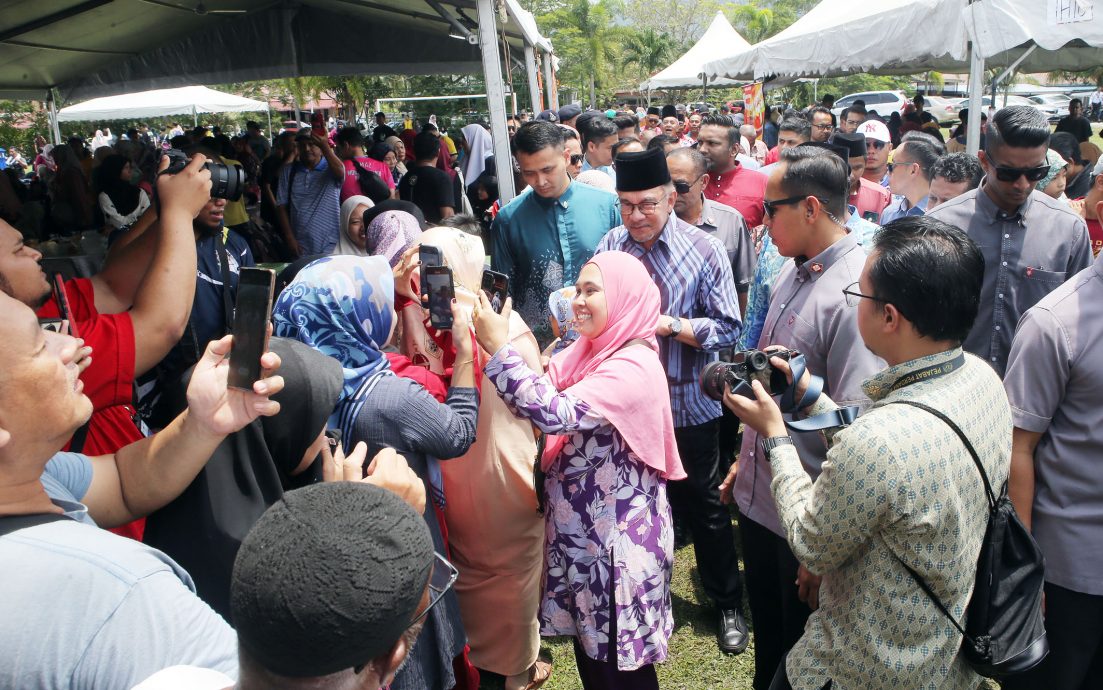 安华到怡保和选区趴趴走 分秒必争 赶6场活动 