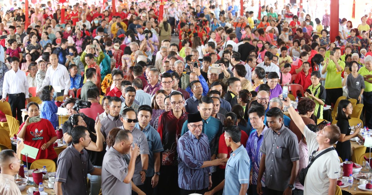 安华到怡保和选区趴趴走 分秒必争 赶6场活动 