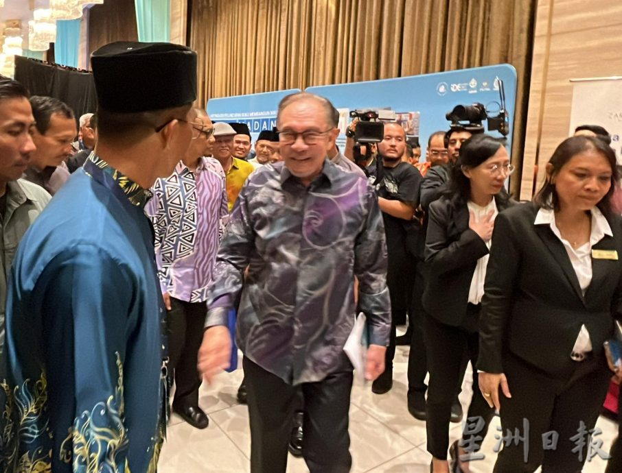 安华:政府不会推行新税制加重人民负担