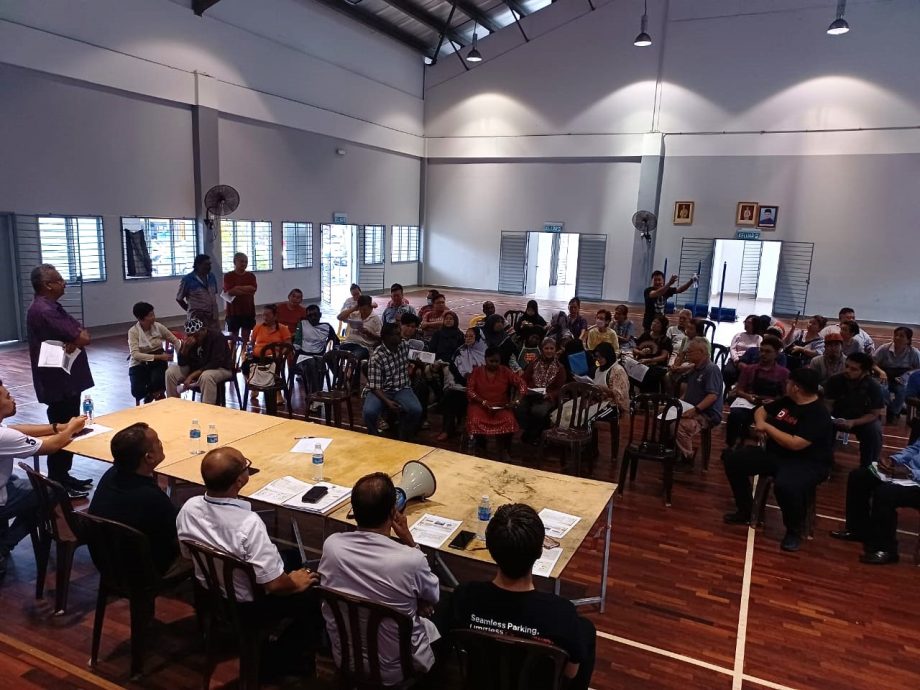 封面-大都会/山力花园巴刹小贩非议市议会在巴刹实施停车收费制及公开让民众停车／7图