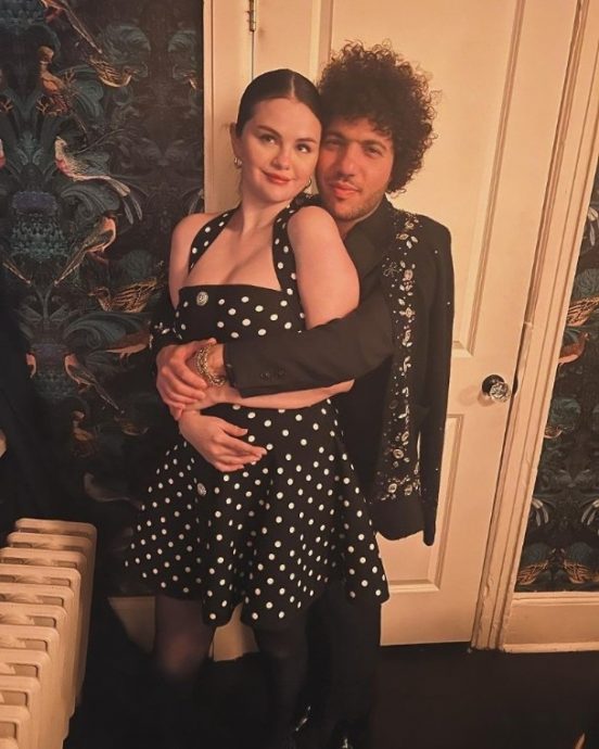 小贾斯汀捧老婆6个月孕肚 宣布要当爸了