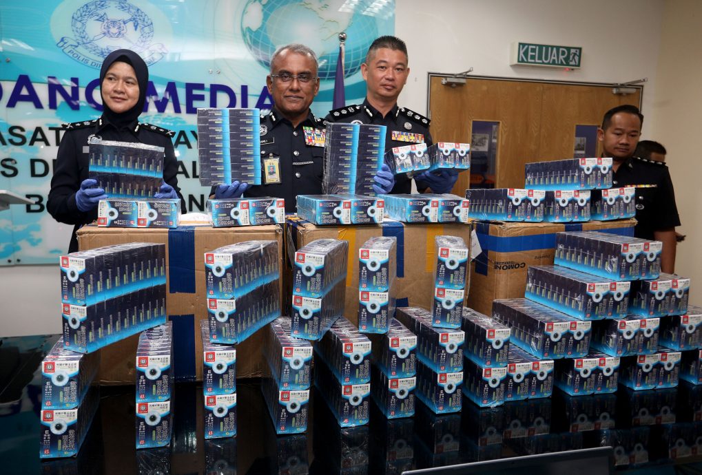 已上网//冒用名人照片视频卖“保健品”·警逮捕7男女助查