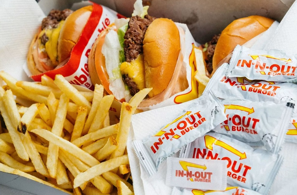 *已签发* 柔:狮城二三事: 美国著名连锁快餐店开设快闪店 所有500个汉堡开业前售罄