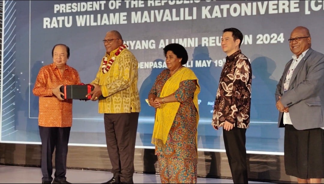 **已签发**全国：马新南大校友齐聚峇厘岛，梦回云南园