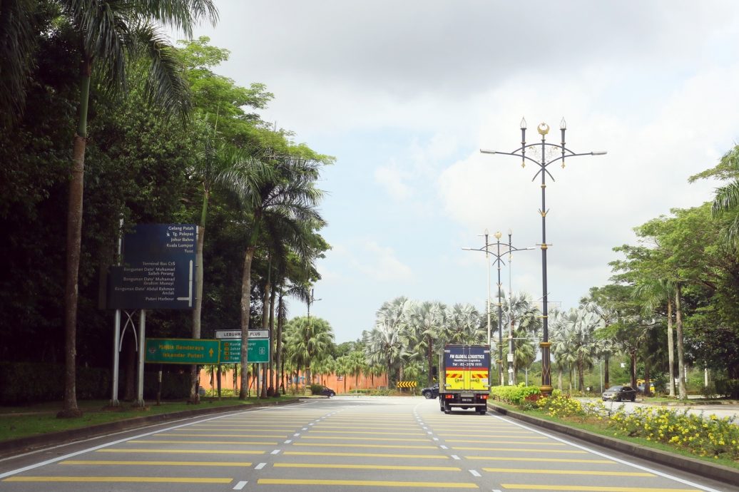 *已签发*柔:【民生特工队】:依城行政中心2交通圈隐藏危险,居民敦促当局改善,免再有意外发生