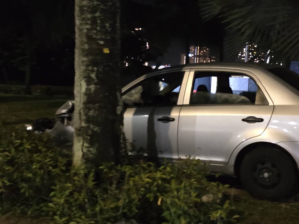 *已签发*柔:【民生特工队】:依城行政中心2交通圈隐藏危险,居民敦促当局改善,免再有意外发生