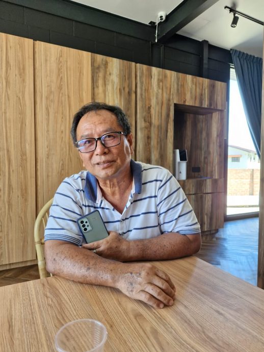 *已签发*柔:叶陶沙新村茄子路泥土崩塌 困扰当地居民