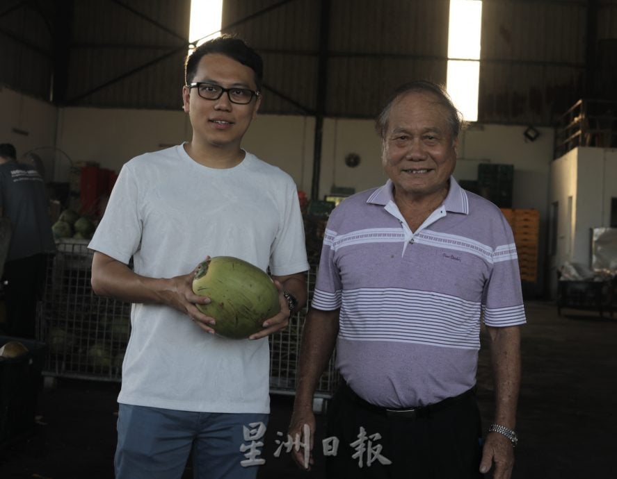 *已签发*柔:封面:独有南洋文化色彩 椰花酒天然酿造受追捧